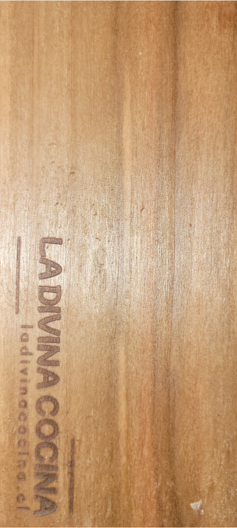 Tabla de Madera Nativa con mango – 35 x 20